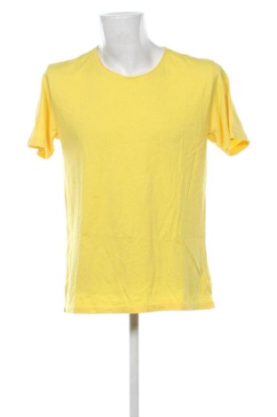 Ανδρικό t-shirt Nowadays, Μέγεθος L, Χρώμα Κίτρινο, Τιμή 18,00 €, #137074732