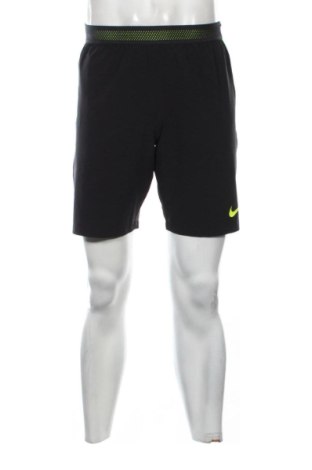Pantaloni scurți de bărbați Nike, Mărime S, Culoare Multicolor, Preț 124,99 Lei, #137139773
