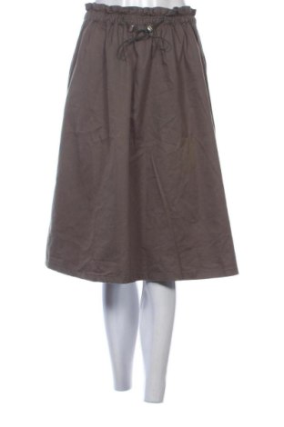 Пола Bershka, Размер S, Цвят Зелен, Цена 4,77 €, #137119945