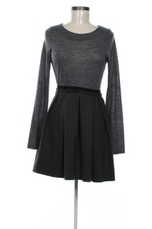 Rochie Zara, Mărime S, Culoare Gri, Preț 43,40 Lei, #137100730