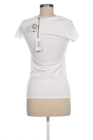 Női póló Guess, Méret M, Szín Fehér, Ár 18 939 Ft