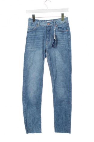 Γυναικείο Τζίν Bershka, Μέγεθος XS, Χρώμα Μπλέ, Τιμή 10,99 €