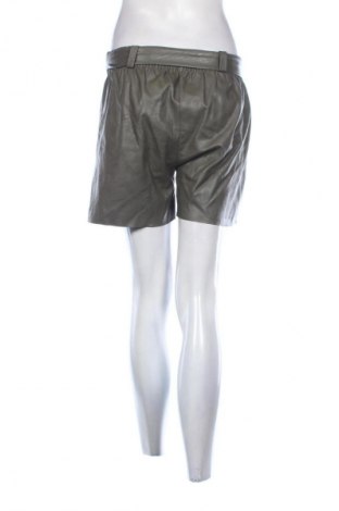 Дамски къс панталон Unbranded, Размер M, Цвят Зелен, Цена 3,57 €