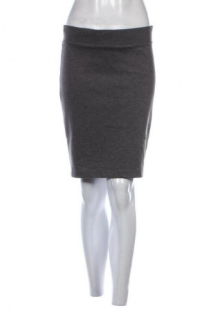 Пола Basic Collection, Размер M, Цвят Сив, Цена 2,04 €