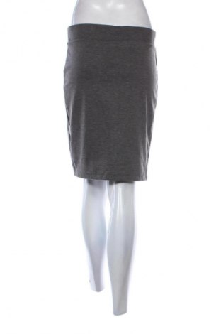 Пола Basic Collection, Размер M, Цвят Сив, Цена 2,04 €