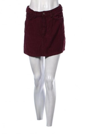 Пола Bershka, Размер S, Цвят Червен, Цена 2,04 €