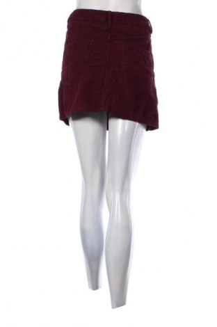 Пола Bershka, Размер S, Цвят Червен, Цена 2,04 €