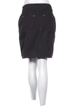 Пола Canda, Размер M, Цвят Черен, Цена 2,04 €