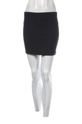 Пола Clockhouse, Размер M, Цвят Черен, Цена 2,04 €