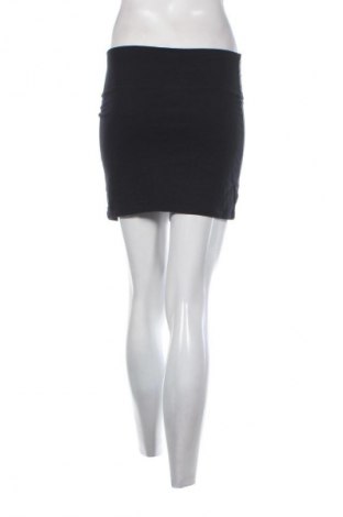 Пола Clockhouse, Размер M, Цвят Черен, Цена 2,04 €