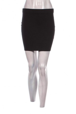 Пола Clockhouse, Размер S, Цвят Черен, Цена 2,04 €