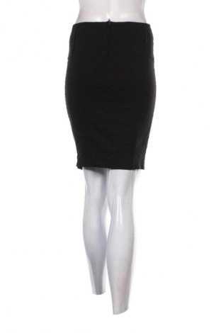 Пола Clockhouse, Размер M, Цвят Черен, Цена 3,06 €