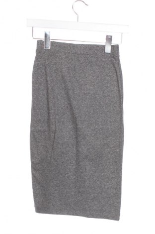 Пола H&M Divided, Размер XS, Цвят Сив, Цена 2,04 €