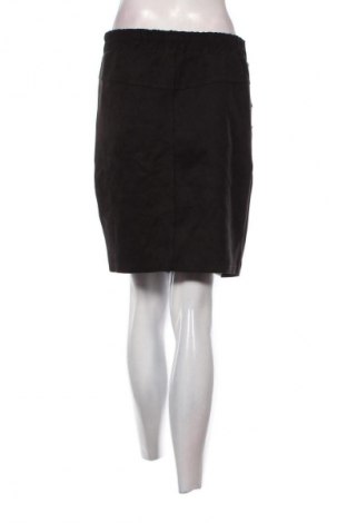 Пола NEW COLLECTION, Размер M, Цвят Черен, Цена 3,57 €