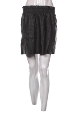 Пола ONLY, Размер M, Цвят Черен, Цена 2,04 €