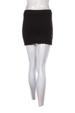 Пола Promod, Размер S, Цвят Черен, Цена 3,57 €