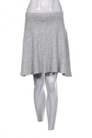 Пола Reserved, Размер S, Цвят Сив, Цена 4,60 €