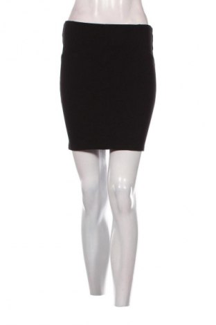 Пола Stradivarius, Размер M, Цвят Черен, Цена 2,04 €