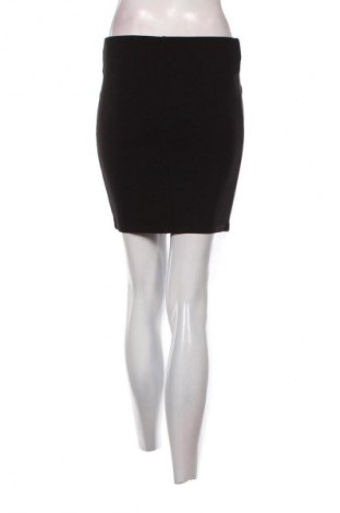 Пола Stradivarius, Размер M, Цвят Черен, Цена 2,04 €