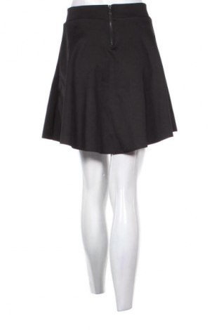 Пола Stradivarius, Размер S, Цвят Черен, Цена 7,66 €