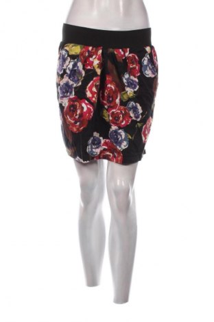 Пола Vero Moda, Размер M, Цвят Многоцветен, Цена 2,04 €