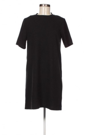 Ruha Amisu, Méret M, Szín Fekete, Ár 2 079 Ft