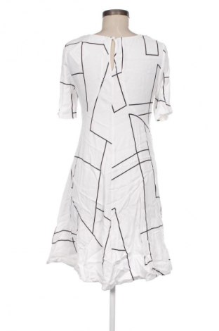 Rochie H&M, Mărime M, Culoare Alb, Preț 55,99 Lei