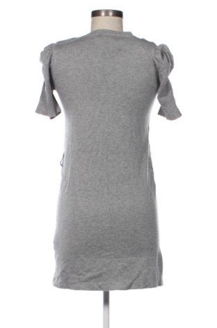 Рокля Stradivarius, Размер L, Цвят Сив, Цена 4,09 €