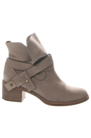 Дамски боти UGG Australia, Размер 38, Цвят Бежов, Цена 91,00 €, #137180120