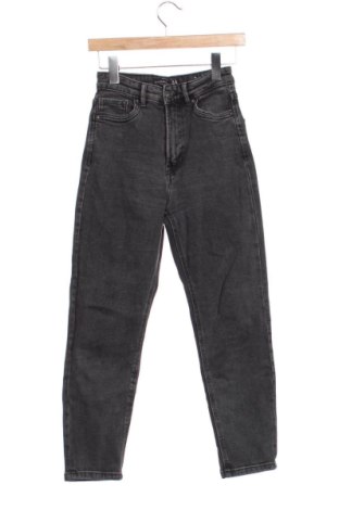 Damskie jeansy Stradivarius, Rozmiar XXS, Kolor Szary, Cena 45,17 zł, #137111561