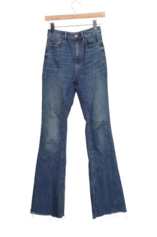 Damskie jeansy Stradivarius, Rozmiar XS, Kolor Niebieski, Cena 82,27 zł, #137114375