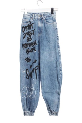 Дамски дънки Bershka, Размер XXS, Цвят Син, Цена 10,00 €, #137147888