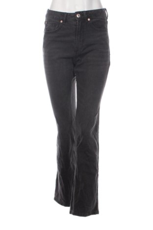 Дамски дънки Stradivarius, Размер S, Цвят Сив, Цена 25,05 €, #137155604