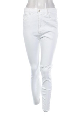 Дамски дънки Stradivarius, Размер M, Цвят Бял, Цена 13,70 €, #137185418