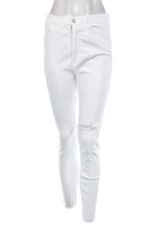 Damskie jeansy Stradivarius, Rozmiar M, Kolor Biały, Cena 58,00 zł, #137185847