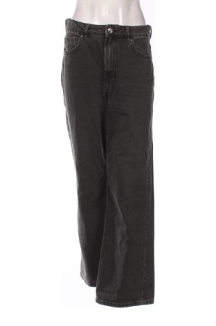 Damskie jeansy H&M Divided, Rozmiar M, Kolor Szary, Cena 56,46 zł, #137197788