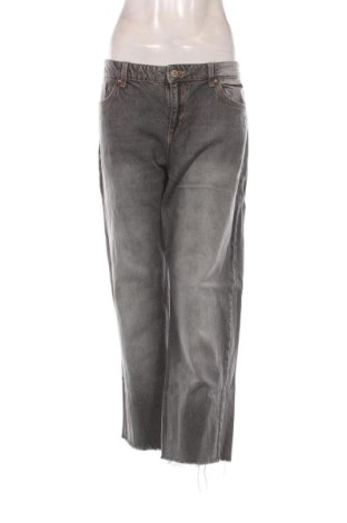 Blugi de femei Bershka, Mărime XL, Culoare Gri, Preț 78,74 Lei, #137219959