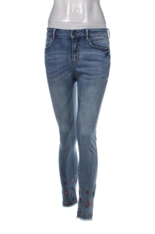 Blugi de femei Desigual, Mărime S, Culoare Albastru, Preț 169,85 Lei, #137232962