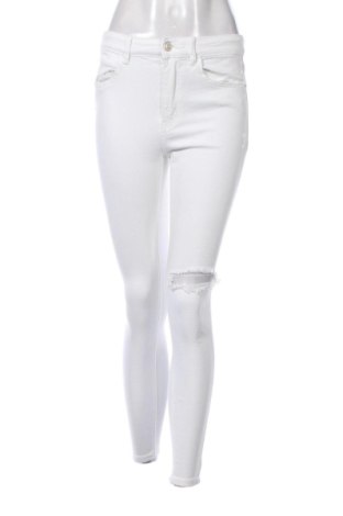 Blugi de femei Stradivarius, Mărime M, Culoare Alb, Preț 72,00 Lei, #137146636