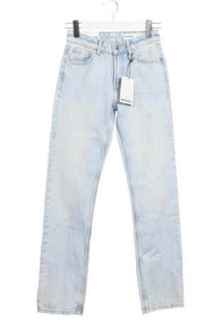 Дамски дънки Bershka, Размер XS, Цвят Син, Цена 22,00 €, #137140218