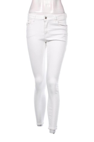 Damskie jeansy Reserved, Rozmiar S, Kolor Biały, Cena 55,04 zł, #137156672