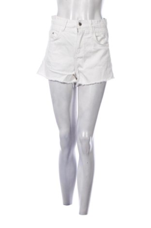 Dámske kraťasy  Bershka, Veľkosť S, Farba Biela, Cena  10,00 €, #137217491
