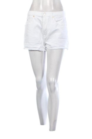 Pantaloni scurți de femei Tommy Jeans, Mărime L, Culoare Alb, Preț 152,22 Lei, #137229027
