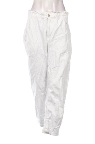 Pantaloni de femei Zara, Mărime L, Culoare Alb, Preț 84,99 Lei, #137111569