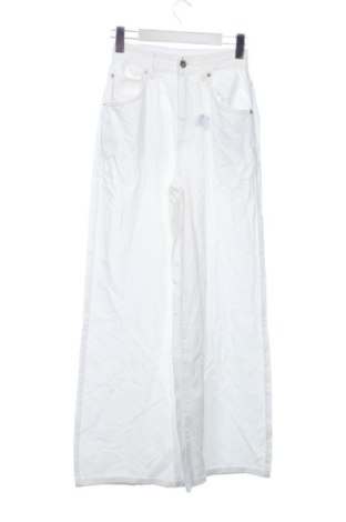 Дамски панталон Bershka, Размер XS, Цвят Бял, Цена 17,89 €, #137198026