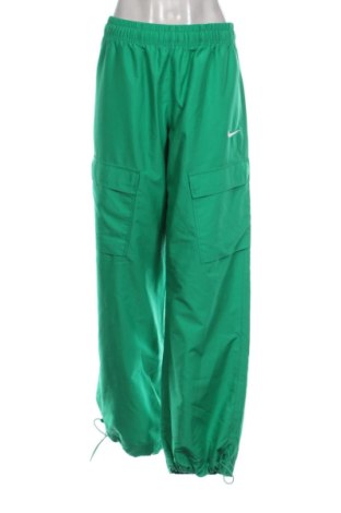 Дамско спортно долнище Nike, Размер M, Цвят Зелен, Цена 28,00 €, #137215441