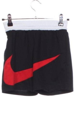 Παιδικό κοντό παντελόνι Nike, Μέγεθος 6-7y/ 122-128 εκ., Χρώμα Μαύρο, Τιμή 18,00 €, #137162087