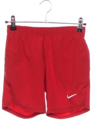 Παιδικό κοντό παντελόνι Nike, Μέγεθος 6-7y/ 122-128 εκ., Χρώμα Κόκκινο, Τιμή 18,00 €, #137163484