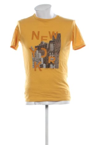 Ανδρικό t-shirt Calliope, Μέγεθος S, Χρώμα Κίτρινο, Τιμή 11,00 €, #137189845