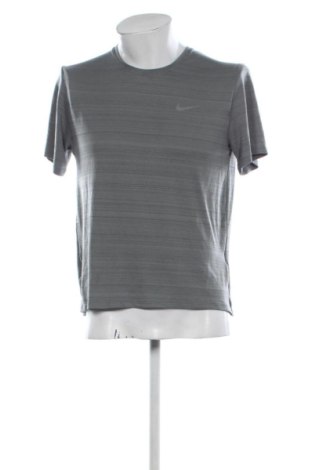 Tricou de bărbați Nike, Mărime M, Culoare Gri, Preț 196,32 Lei, #137232734